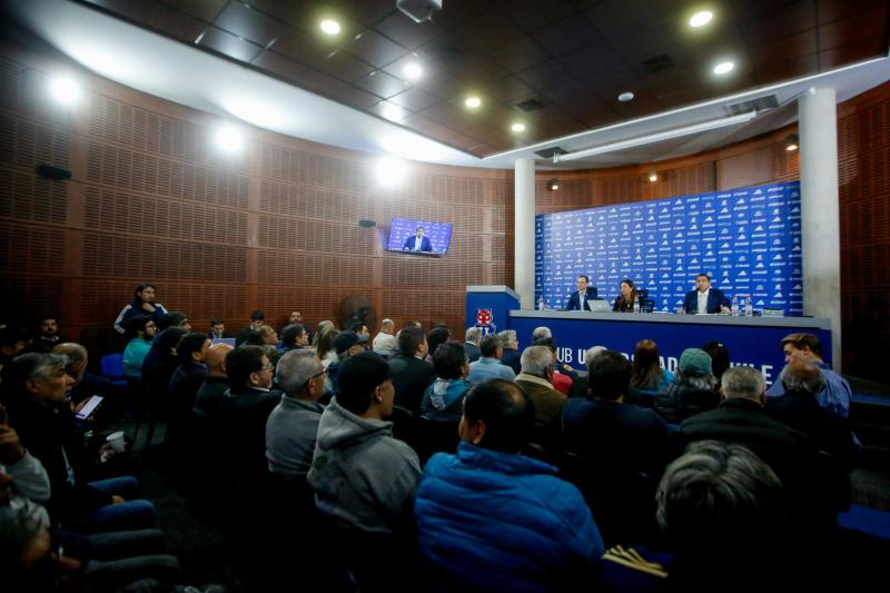 Agencia Uno - Junta de accionistas de Azul Azul