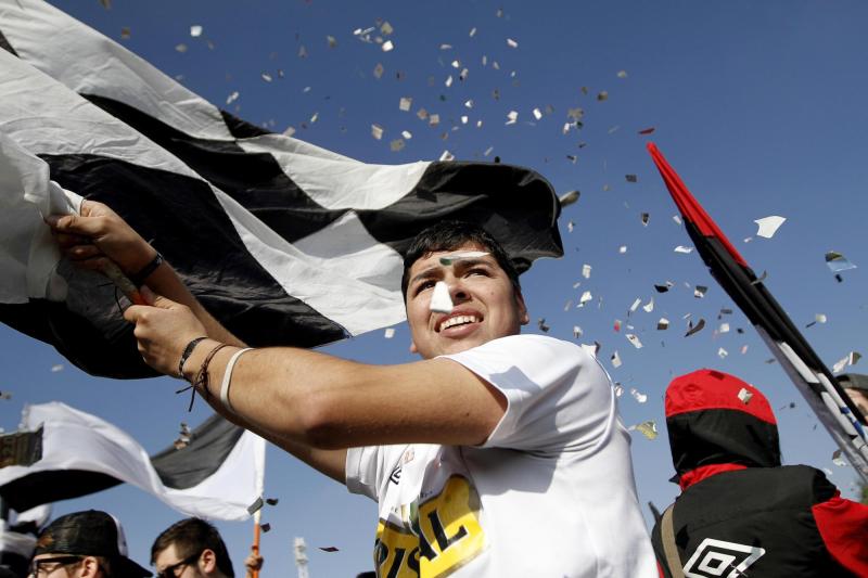 Barristas de Colo Colo ingresaron de madrugada al Estadio Monumental: Ocultaron cientos de fuegos artificiales en los baños - Referencial Agencia Uno