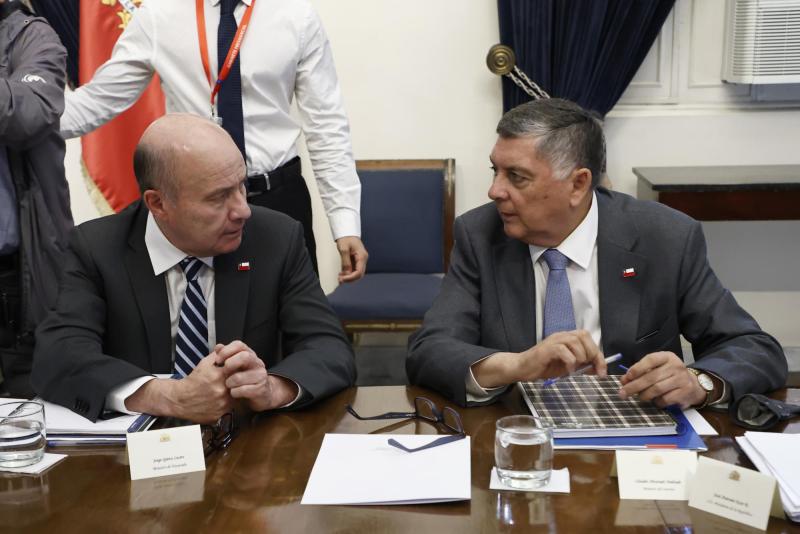 Sedini dice que “no hay contradicciones” sobre limitar gratuidad - Aton