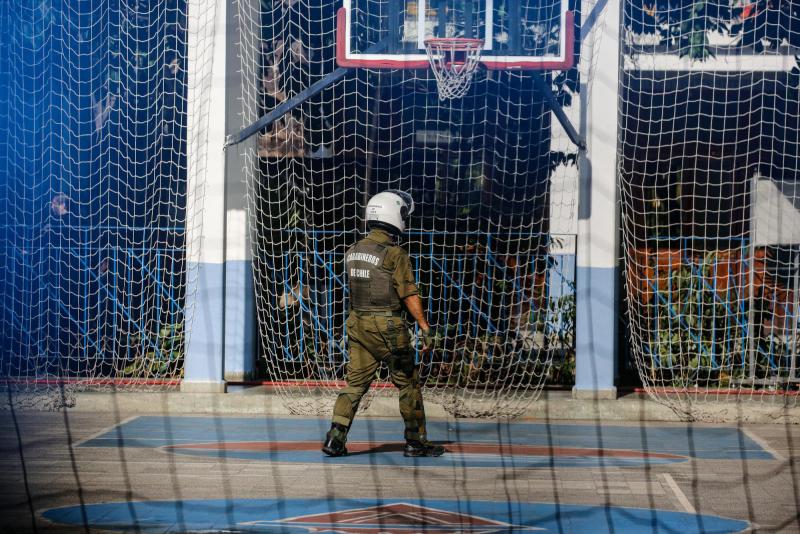 Aton - “Le pagaron”: Bellolio apunta a estudiante tras incendio en liceo y denuncia intervención externa