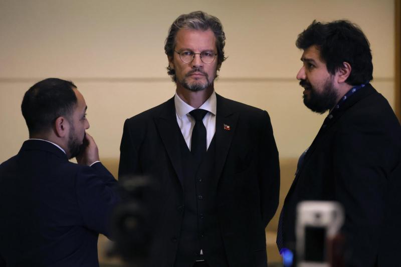 Aton - Diputado “Dr. File” anuncia "vuelco" en su expulsión del PDG