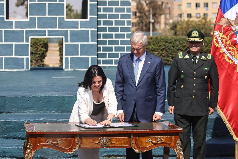 Aton- Kast promulga incorporación de Gendarmería a Fuerzas de Orden y Seguridad