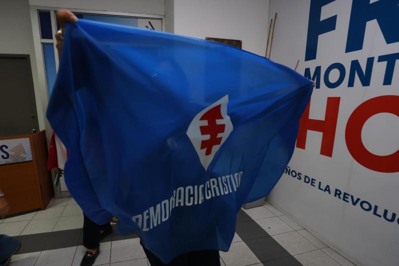 ATON - Álvaro Ortiz gana presidencia de la Democracia Cristiana