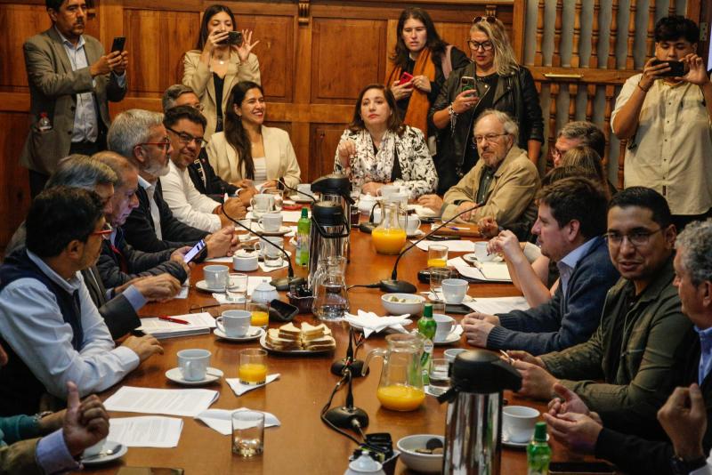 ATON- Dirigentes y alcaldes de oposición se reunieron en el PS