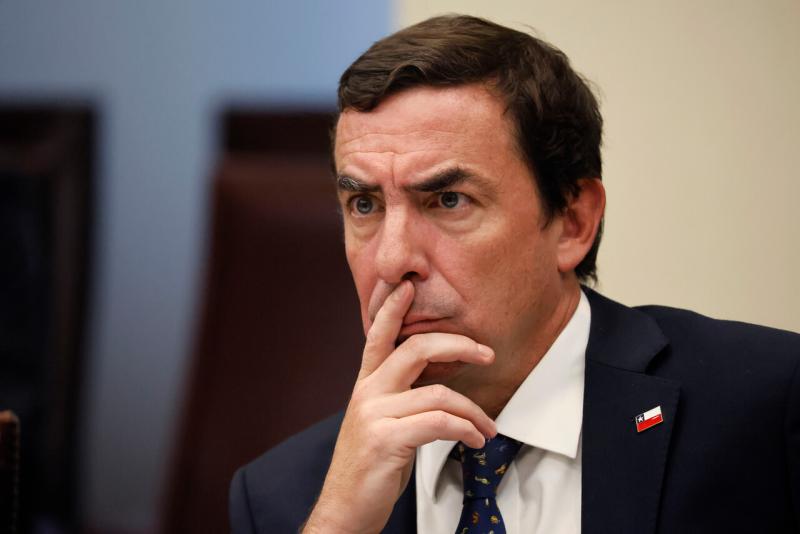 Aton - Ministro de Justicia, Fernando Rabat