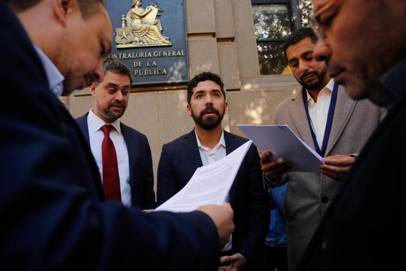 Aton- Oposición acudió a la Contraloría