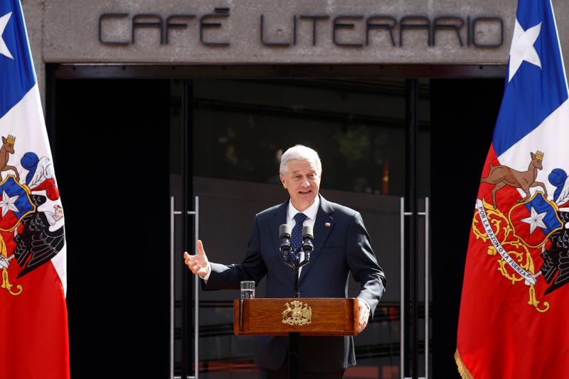 Aton - Presidente Kast en inauguración del Café Literario