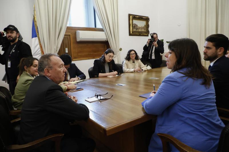 Aton- Reunión de García con el FA