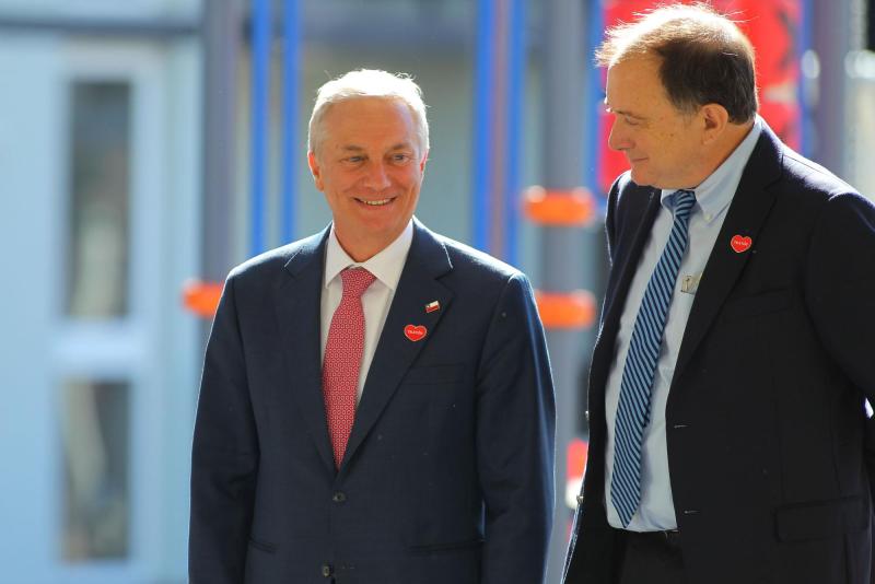 Kast respalda a su gabinete tras críticas por humedales y Junaeb - Aton