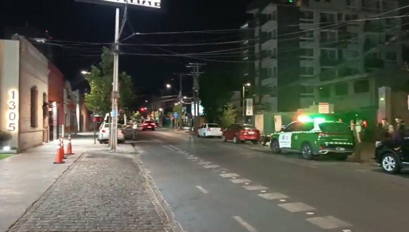 Hombre es asesinado a balazos en Independencia: fue encontrado sin vida en el hall de acceso de un edificio