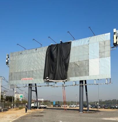 Redes sociales - Retiran cartel en homenaje a Claudio Iturra cerca del aeropuerto: “Lo que dejó sigue intacto”