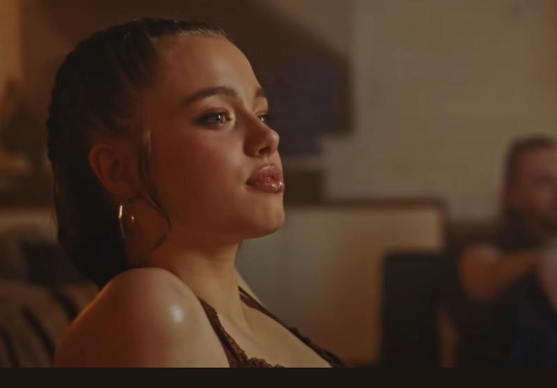 Videoclip - Vivienne Jolie-Pitt Hija de Angelina Jolie