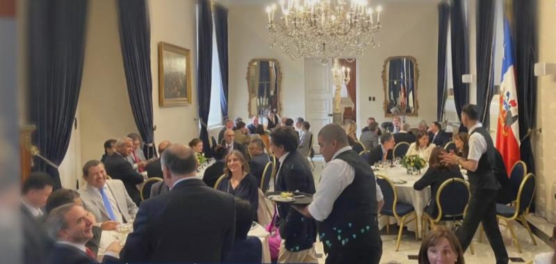 T13 - Una de las imágenes del almuerzo del Presidente Kast con su ex compañeros en La Moneda
