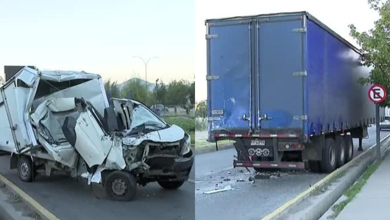 Furgón termina incrustado contra remolque en Ruta 5