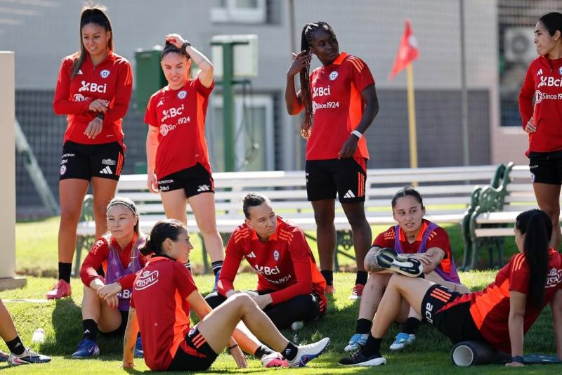 Selección femenina vuelve a la Liga de Naciones - Instagram: @laroja