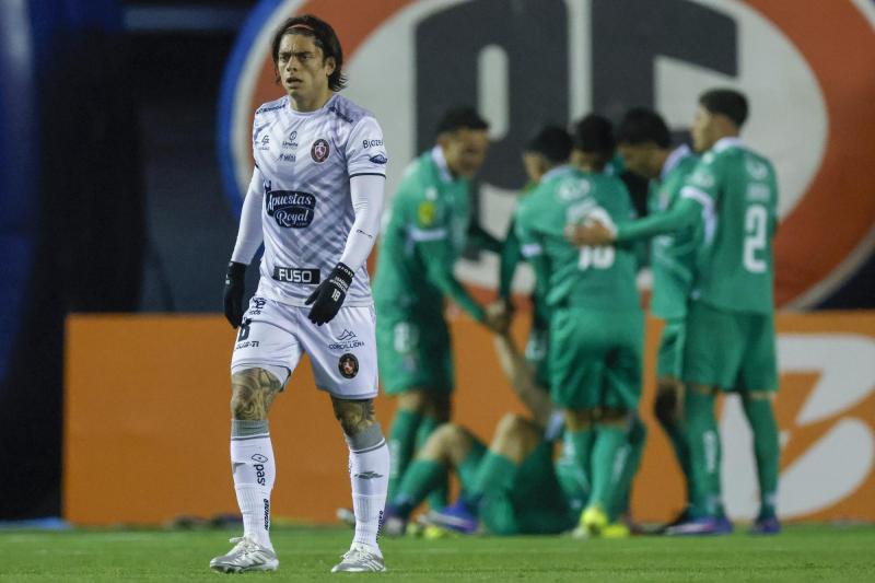 Photosport - Nicolás Aedo sufre grave lesión en duelo entre Audax Italiano y Limache