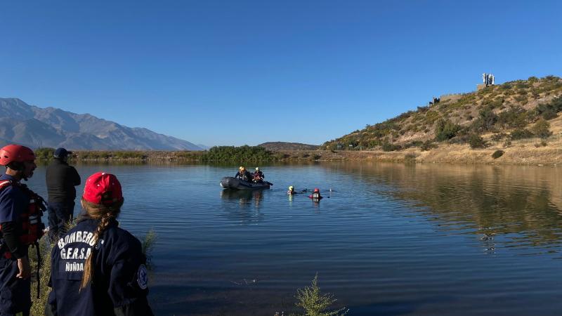 Recuperación del cuerpo en el embalse de Lo Barnechea - Bomberos