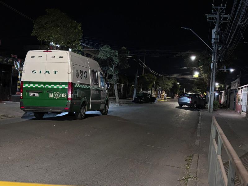 Dos carabineros lesionados tras persecución en La Florida: sospechoso chocó patrulla a alta velocidad