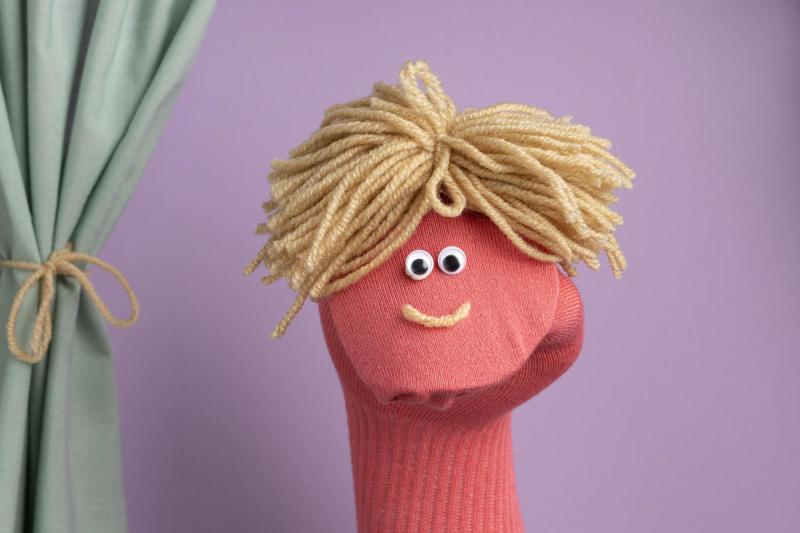 Freepik - El Día del Títere entre las particulares celebraciones de municipalidades detectadas por Contraloría