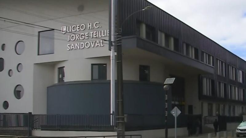 Cuatro estudiantes suspendidas por agresión a escolar - T13