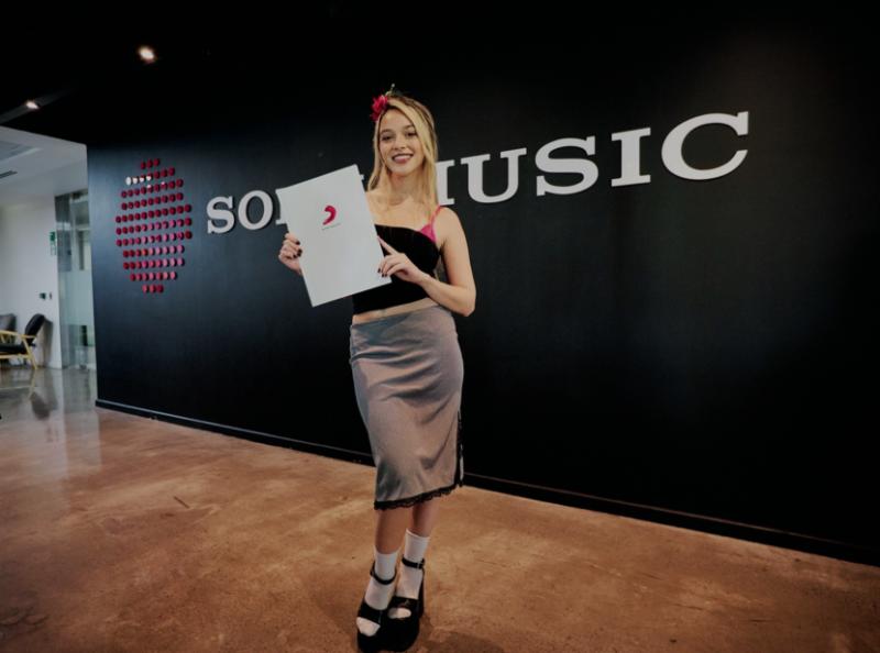 Alexia Naomi, de programa de talentos a nueva etapa en su carrera