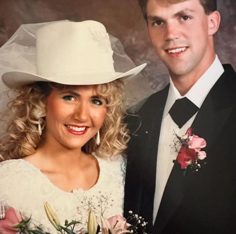 IG Kristi Noem - ¿Qué es la "bimboficación"?: El fetiche sexual viral tras caso de Kristi Noem | T1