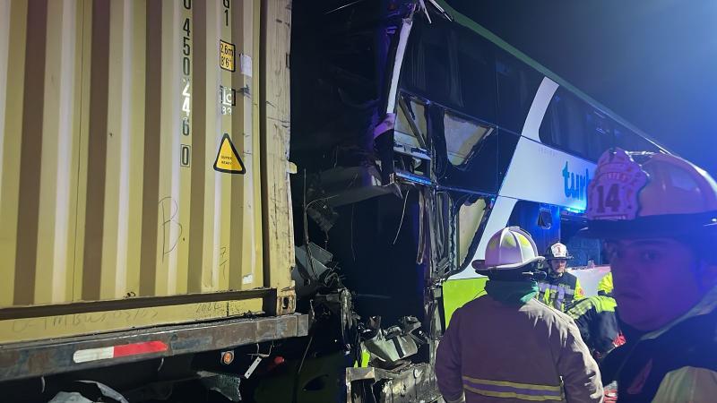 Choque entre bus y camión en la Ruta 68 dejó al menos 20 lesionados - Cedida