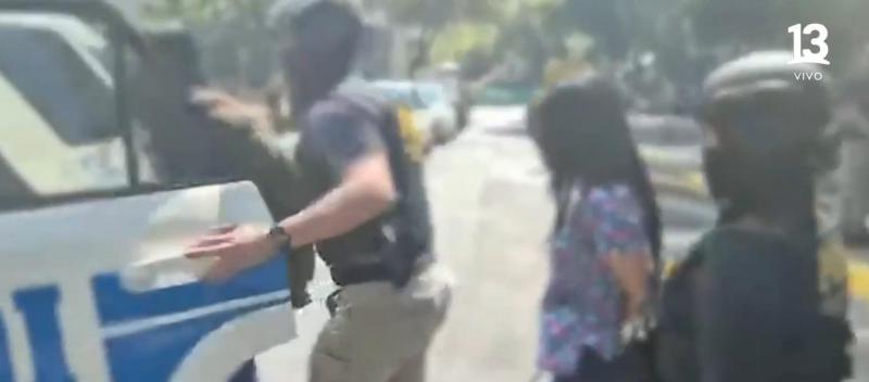 T13 - Dos detenidas tras procedimiento en clínica dental de Providencia