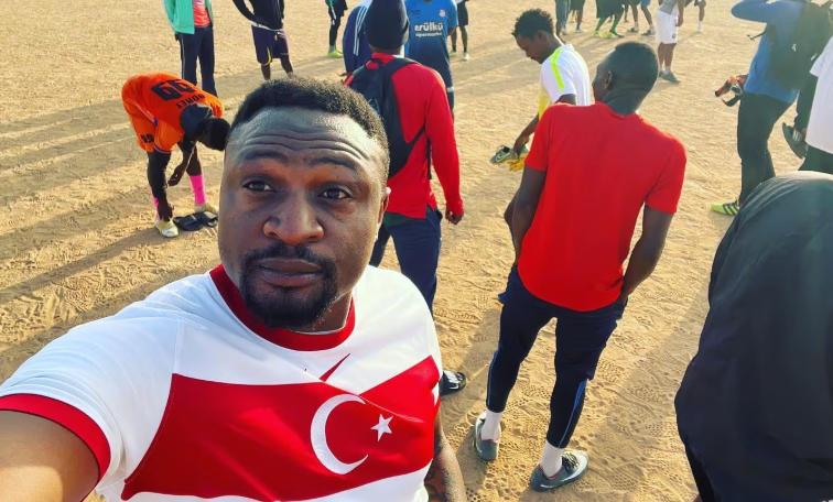 Michael Eneramo en su academia de fútbol - Facebook Michael Eneramo