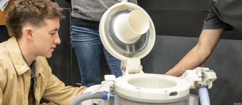 Baño de Artemis II - NASA