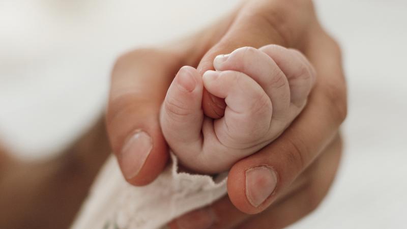 Formalizan a hombre por parricidio frustrado contra su nieto en Chillán - referencial freepik