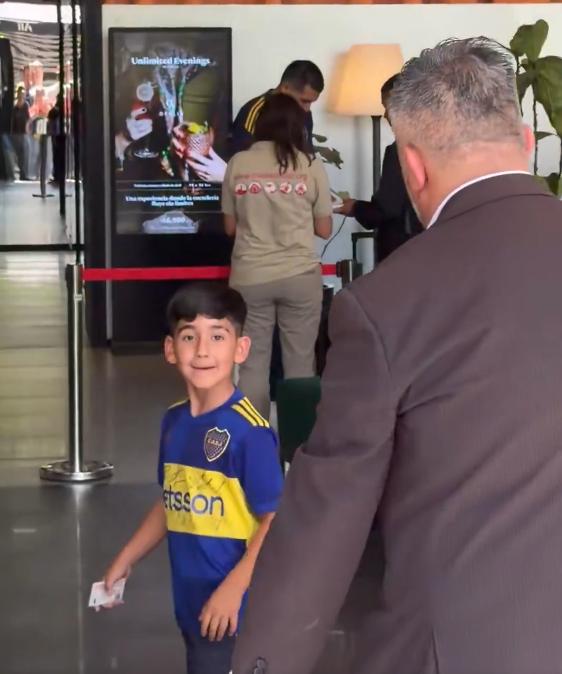 Pequeño Román Riquelme chileno conoció a su ídolo - X: @Tato_Aguilera