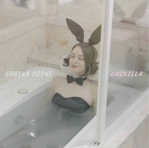 Sabina Odone estrena “Vainilla”: Revisa aquí de qué trata el nuevo sencillo de la artista chilena en México