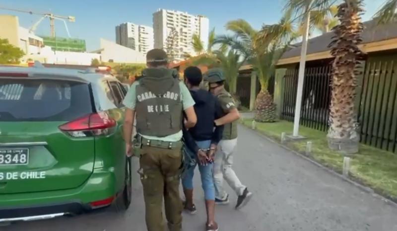 Detención de uno de los tres sujetos que asesinaron a un hombre con un taladro - Carabineros