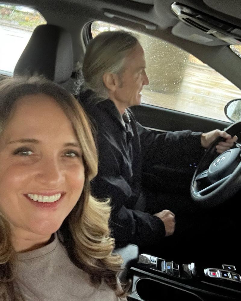 Instagram @ vaultoftreasuresjskiles - Padre adoptó a su hija a los 66 años