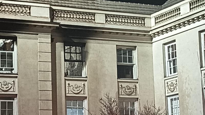 Incendio en edificio antiguo deja una mujer herida y dos de sus mascotas fallecidas