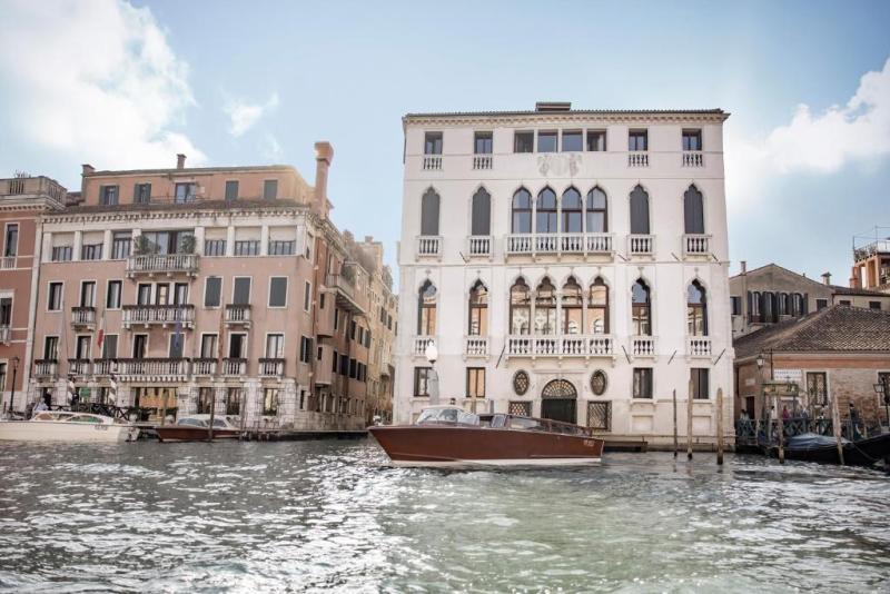 Booking - El palacio en Venecia que arrienda Leonardo Farkas