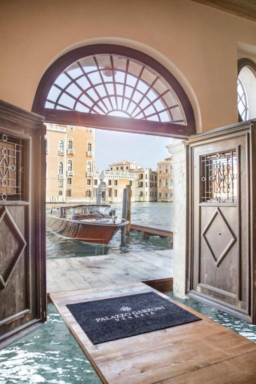 Booking - El palacio en Venecia que arrienda Leonardo Farkas