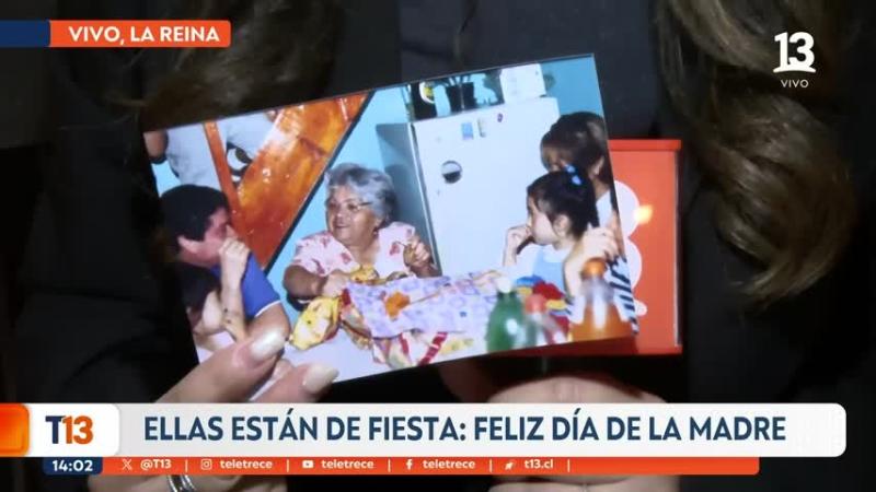 "Me educó, me crió y me siento orgullosa de ser su hija": El emotivo saludo por el Día de la Madre de periodista de Teletrece