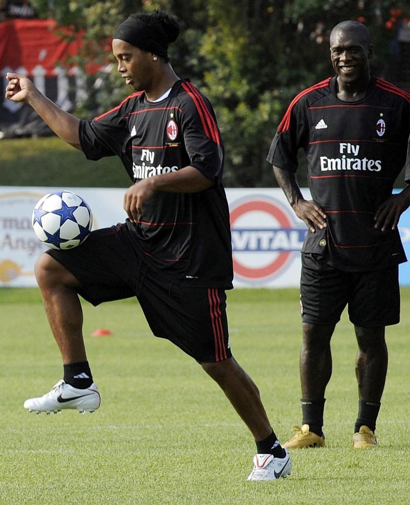 AFP - Ronaldinho entrenando en el AC Milan, el 20 de julio de 2010, nueve días después de la final del Mundial