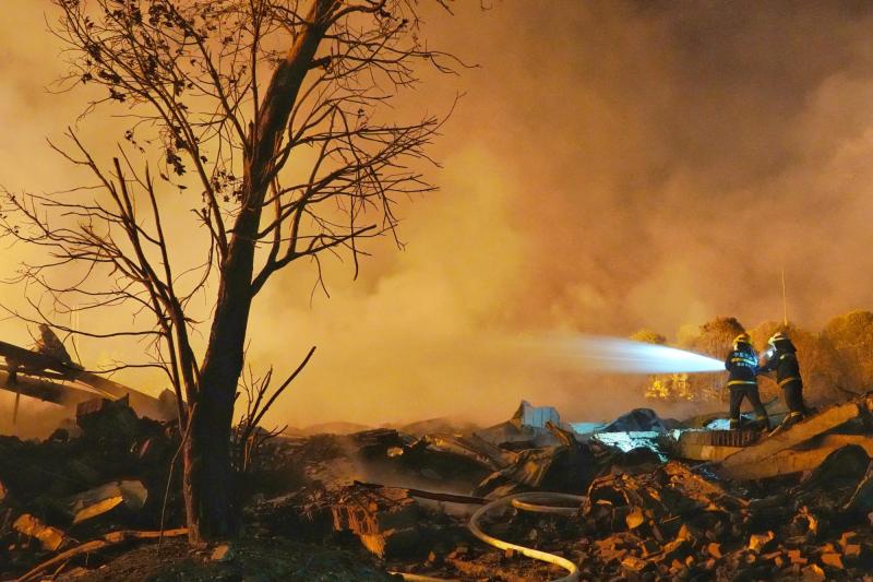AFP - Una explosión en una fábrica de fuegos artificiales en China deja 21 muertos y 61 heridos