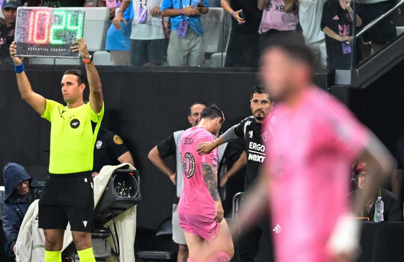 AFP - Messi abandona su último partido de la MLS antes del Mundial con molestias