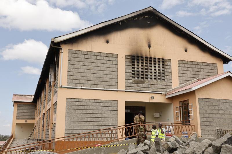 AFP - Mueren 16 niñas y resultan heridas casi 80 por un incendio en un internado en Kenia