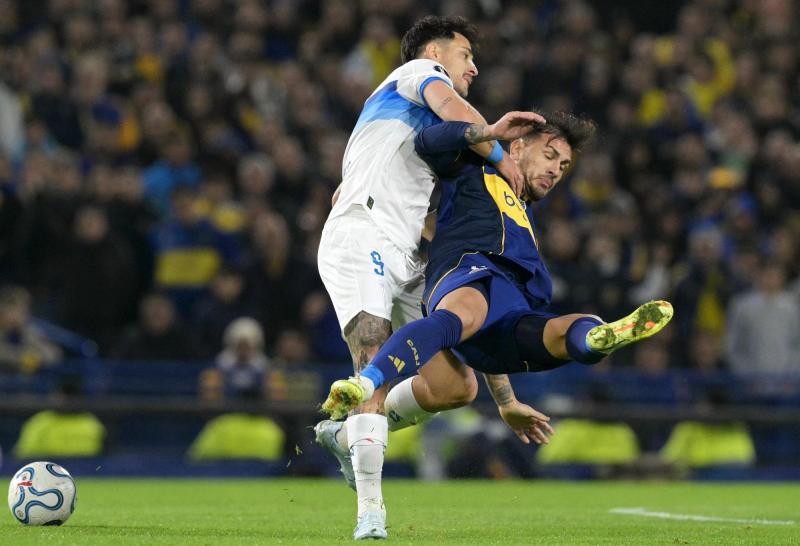 Picante cruce entre Zampedri y Paredes por Libertadores - AFP