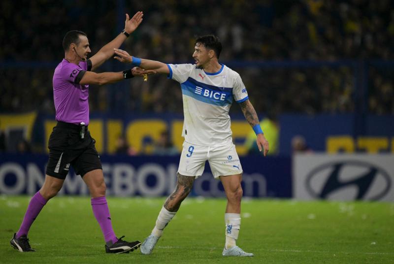 Picante cruce entre Zampedri y Paredes por Libertadores - AFP