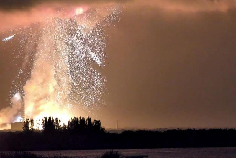 afp - Cohete de Blue Origin explota en plataforma de lanzamiento durante prueba en Estados Unidos