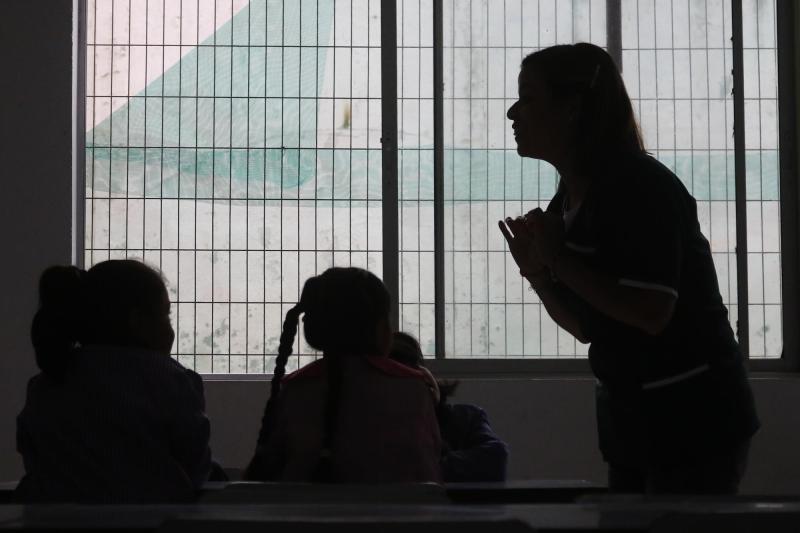 Agencia Uno - Polémica en colegio de Limache por uso de textos con contenido de violencia sexual para alumnos de básica