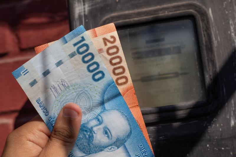 Nuevo aumento en la luz: Revisa las regiones que podrían sufrir alzas de hasta 16% - Agencia Uno
