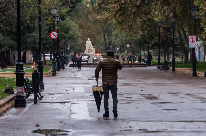 Agencia UNO - Revisa a qué hora comenzará la lluvia en Santiago | T13