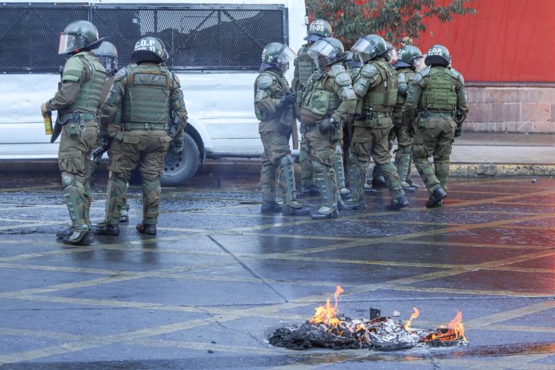 Agencia UNO referencial - Carabineros da de baja a dos funcionarios por detención ilegal y apremios ilegítimos